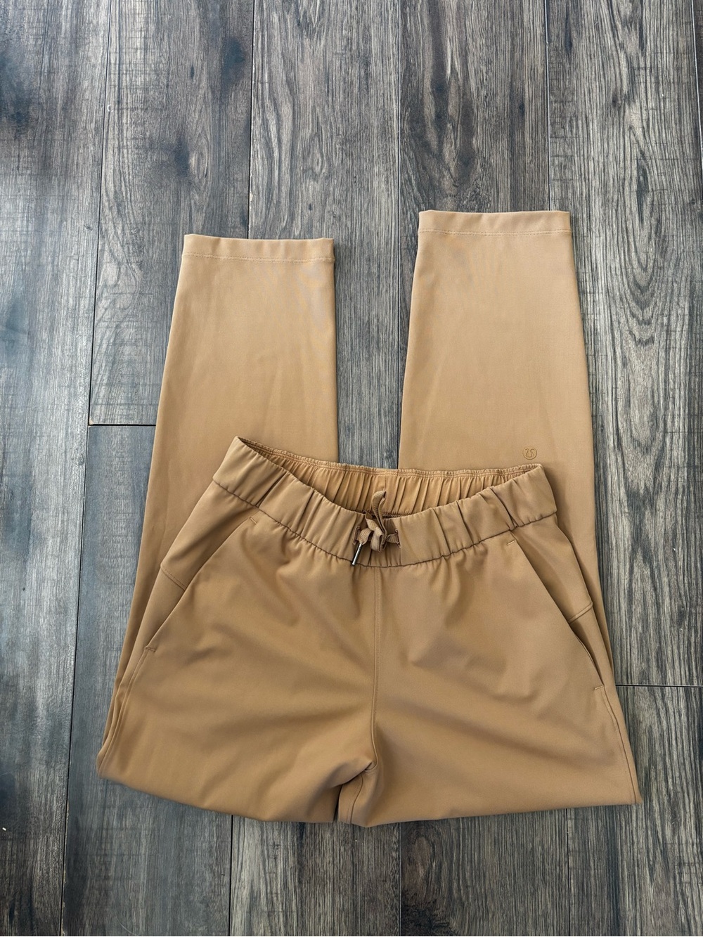 Lululemon on the fly joggers